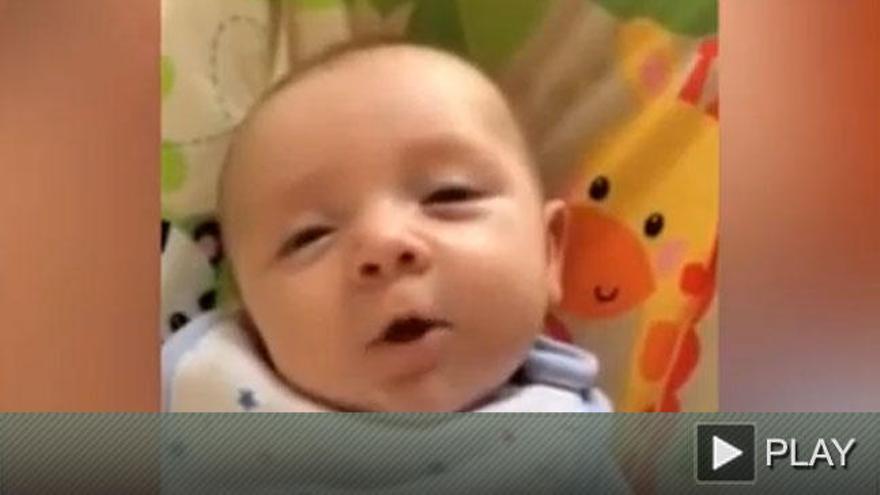 Cillian, el bebé de 7 semanas que arrasa en Internet con su &#039;hello&#039;