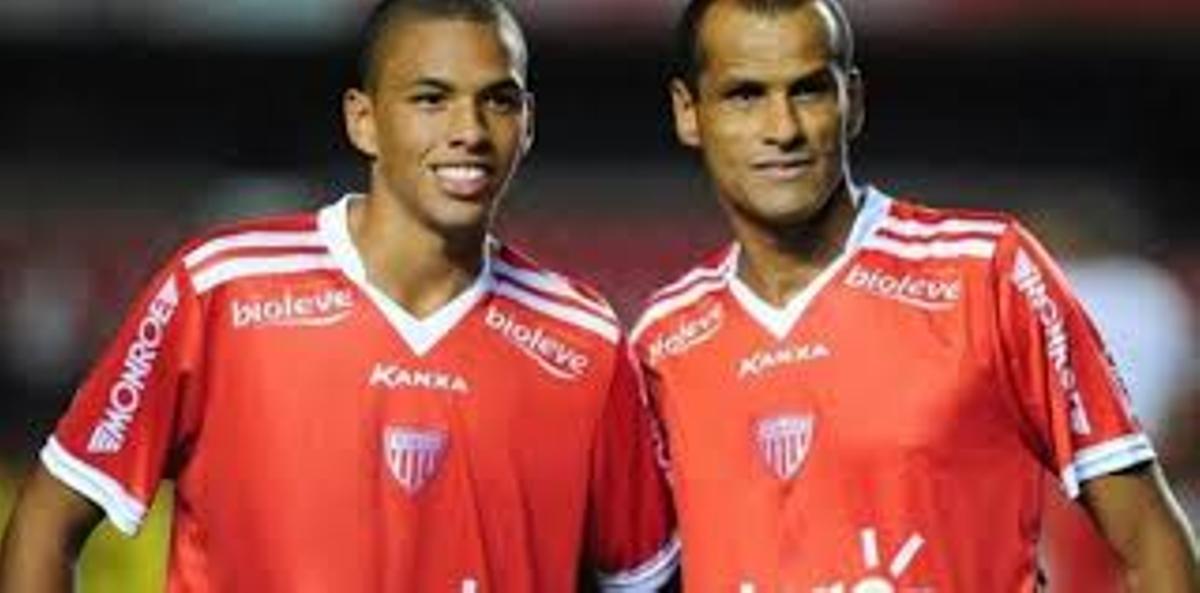Rivaldo y Rivaldinho, en el Mogi Mirim brasileño en 2015