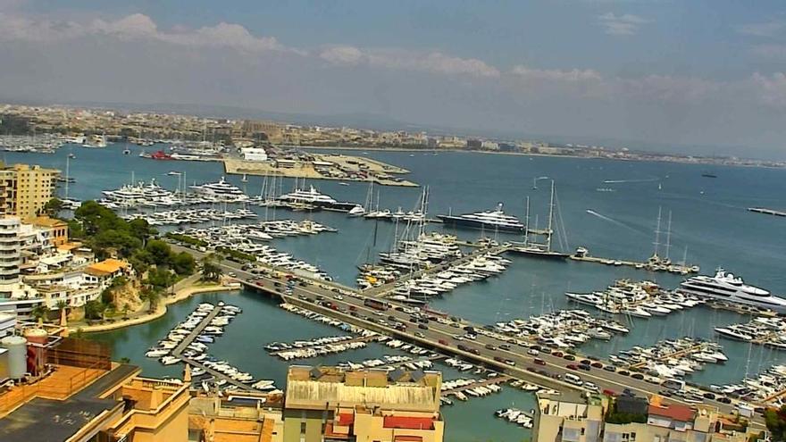 Am Freitagnachmittag (21.7.) war es heiter bis wolkig über dem Hafen von Palma.