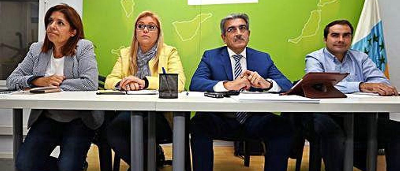 Líderes de CC de Tenerife presionan para impedir que Unidas Podemos llegue al Gobierno Líderes de CC de Tenerife presionan para impedir que Unidas Podemos llegue al Gobierno