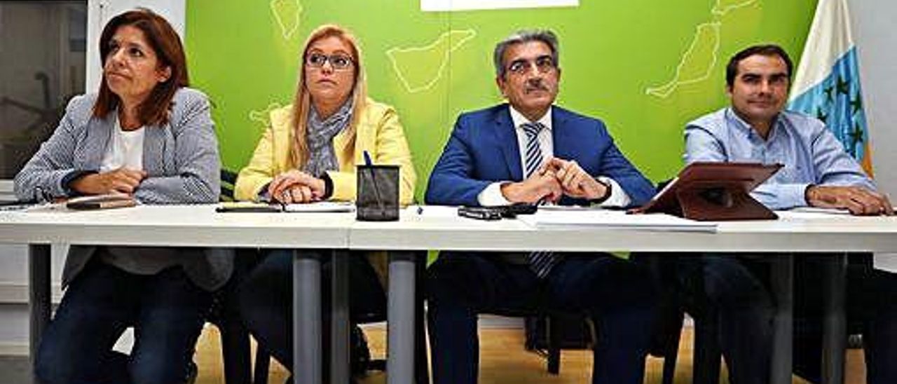 Líderes de CC de Tenerife presionan para impedir que Unidas Podemos llegue al Gobierno