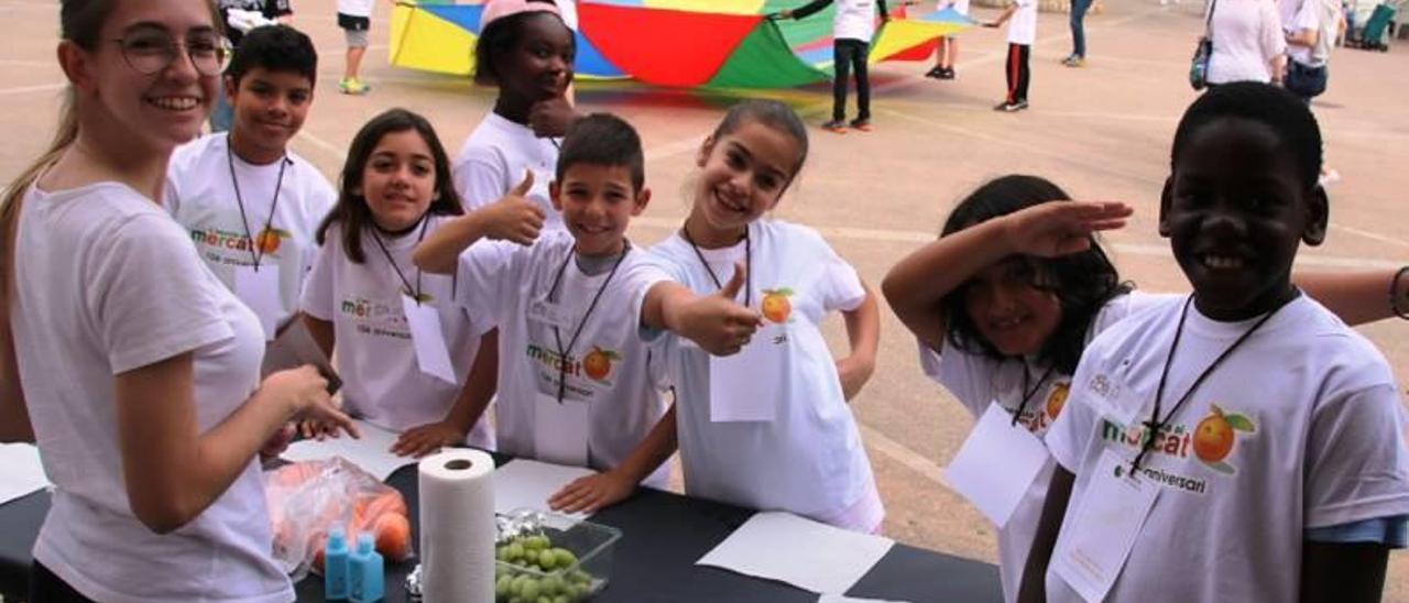 Alumnos del Miquel Porcel, en la plaza del Olivar.