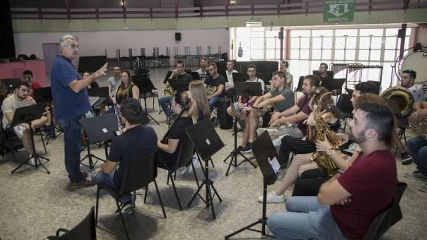 Clase en la Pérgola durante se ejecutaban las obras en el conservatorio en octubre de 2018.