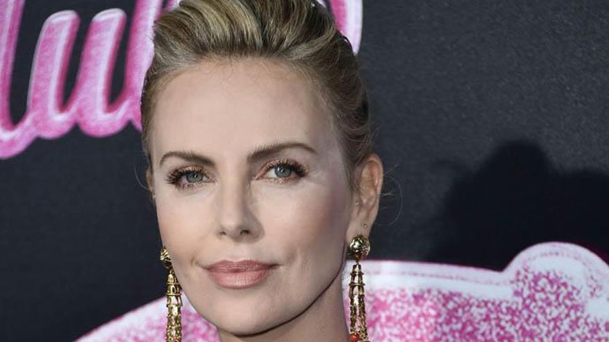 Charlize Theron engorda 22 kilos para una nueva película