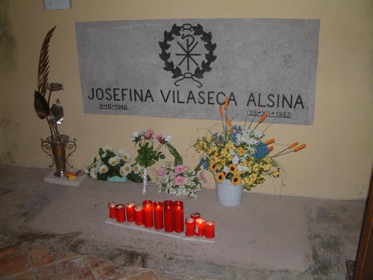 Sepultura de Josefina Vilaseca a Hosta d'Avinyó