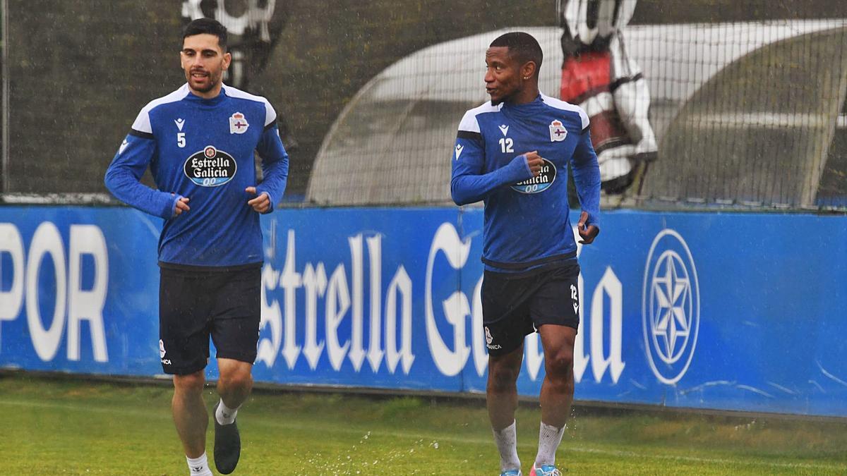 Bóveda y Beauvue, esta semana en un entrenamiento en Abegondo. |  // CARLOS PARDELLAS