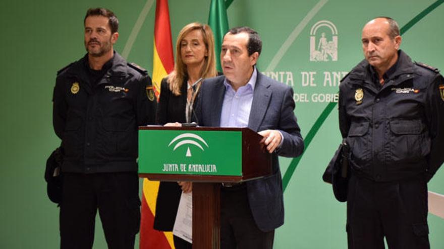 El delegado de la Junta, José Luis Ruiz Espejo, presentó la campaña de inspecciones.