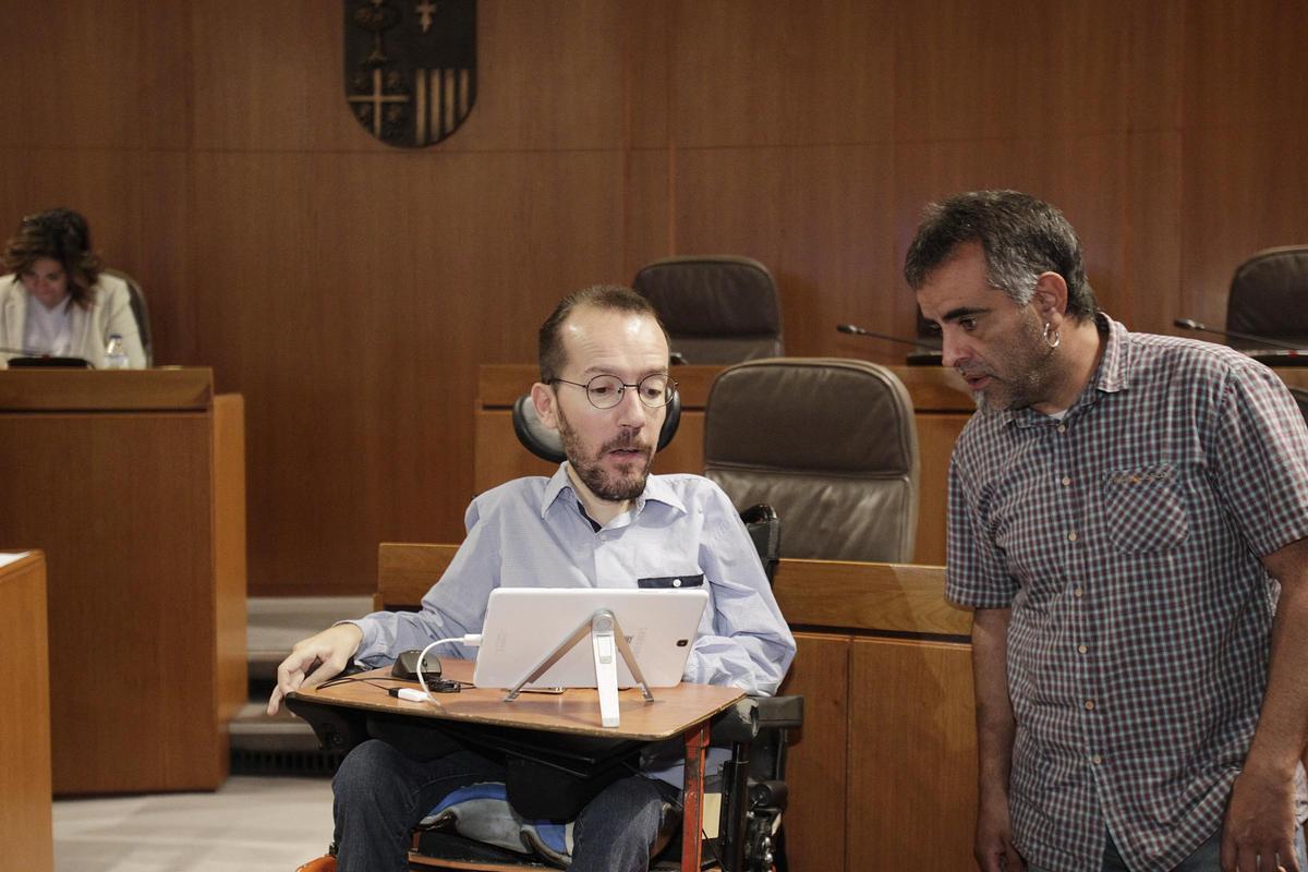 Echenique, que obtuvo 14 escaños, y Corrales, único diputado ahora, en una imagen de archivo en las Cortes.