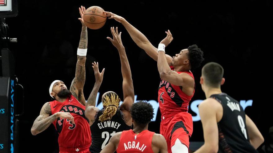 Scottie Barnes bloquea a Noah Clowney