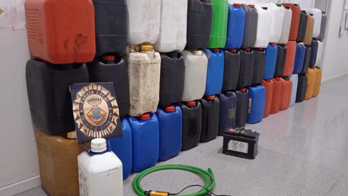 Els bidons de combustible recuperats i les eines que els lladres utilitzen per robar gasoil