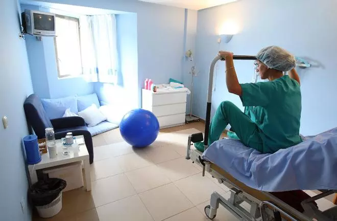Hospitales y centros de salud se quedan sin matronas al retrasarse por el covid la última promoción de especialistas