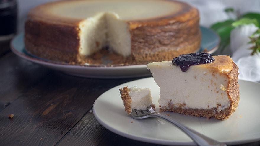 La tarta de queso que puedes hacer al microondas y que solo te llevará unos minutos