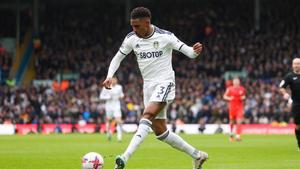 Junior Firpo, en un partido con el Leeds United