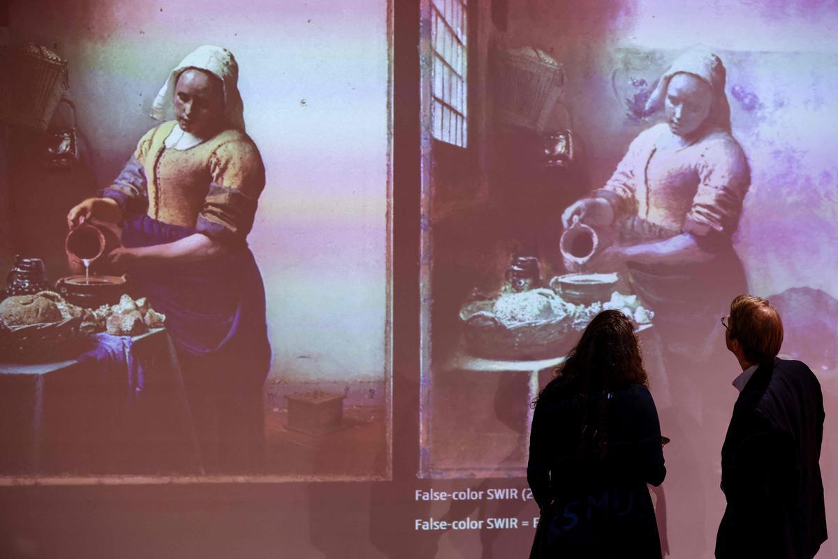 Una canasta de fuego y un estante, 350 años ocultos tras La lechera de Vermeer