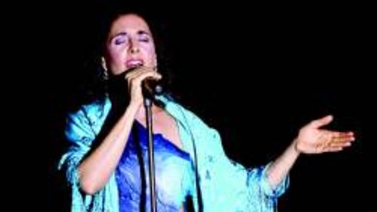 La cantante Juana Dolores Valderrama, en una reciente actuación.