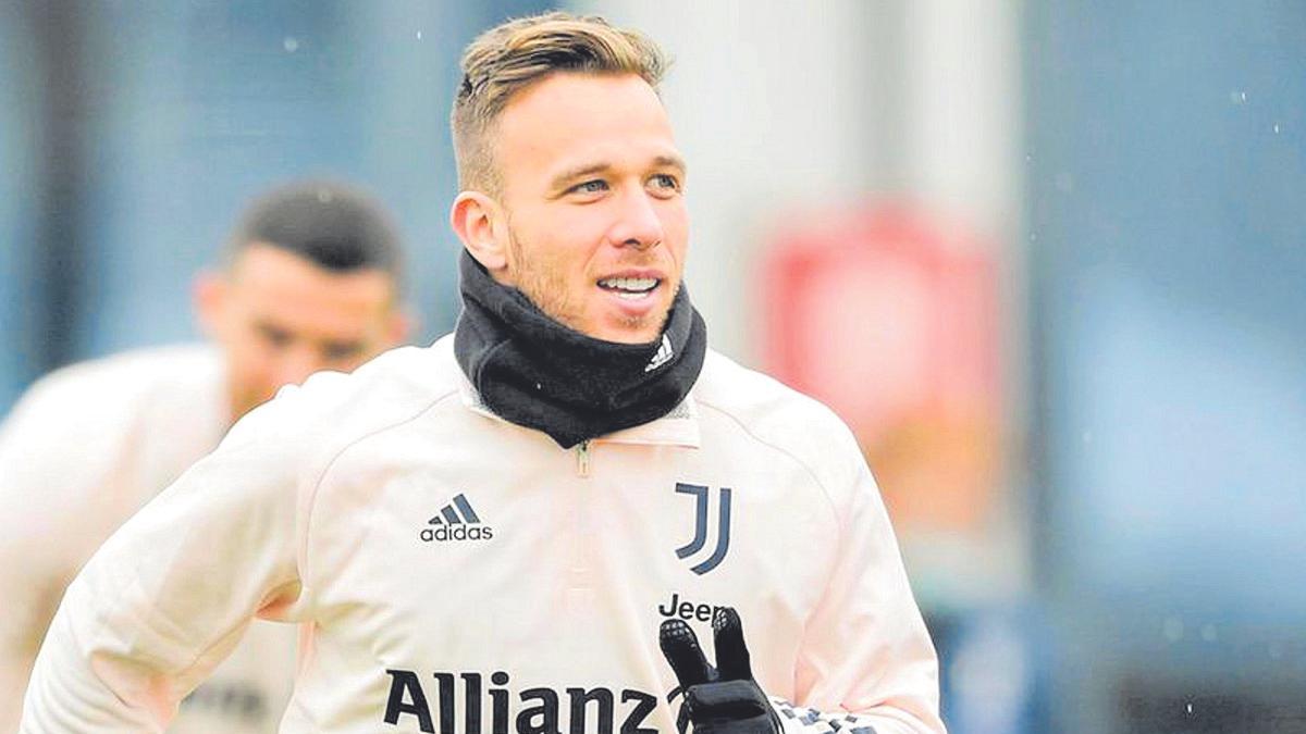 Arthur, durante un entrenamiento con la Juve