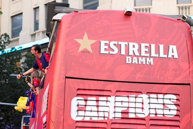 ¡De locos! Las mejores imágenes de una ciudad entregada al Barça