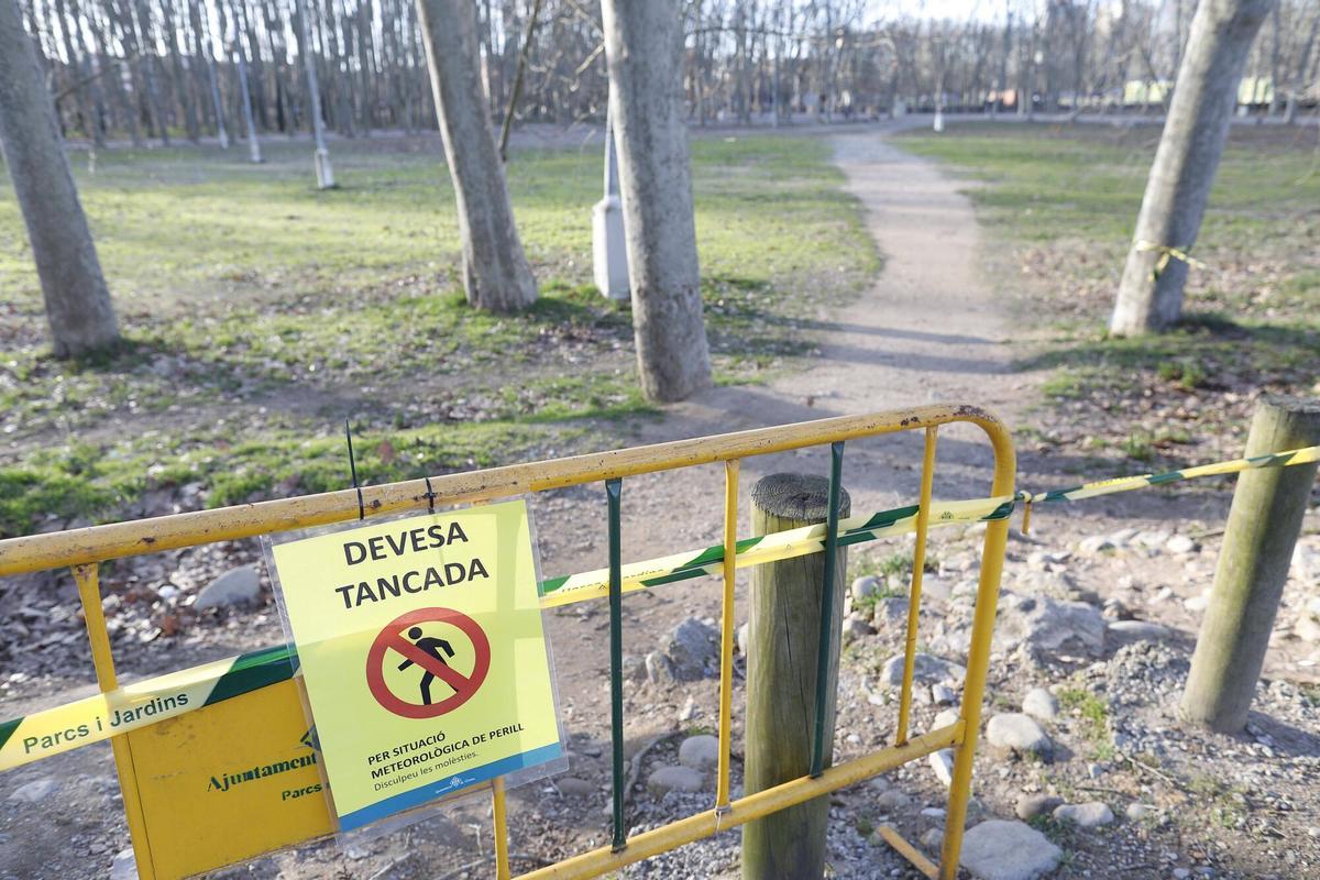 Girona. Devesa tancada. Temporal de vent.