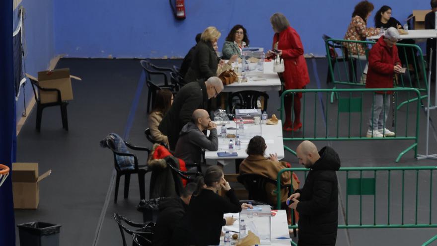 Galicia vota sin sobresaltos