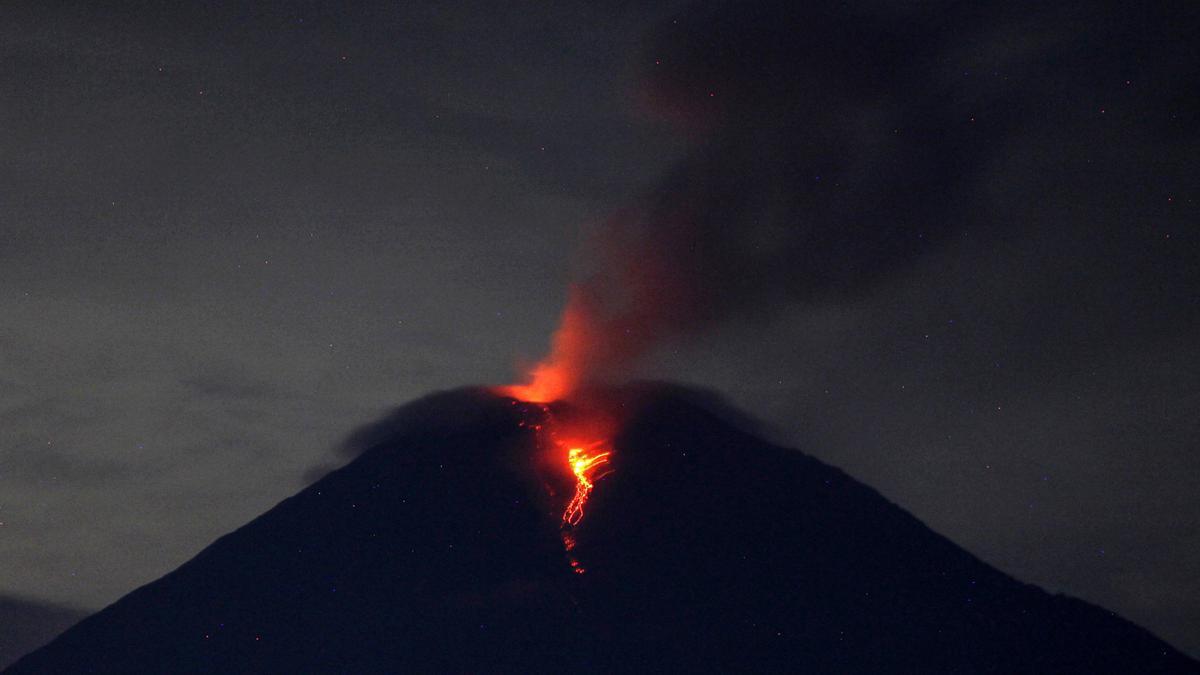 Volcán Monte Semeru, volcán situado en Java.