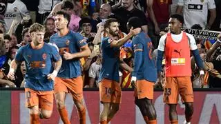 Hugo Duro perdona al Racing en el debut loco de Aguirre con el Valencia CF