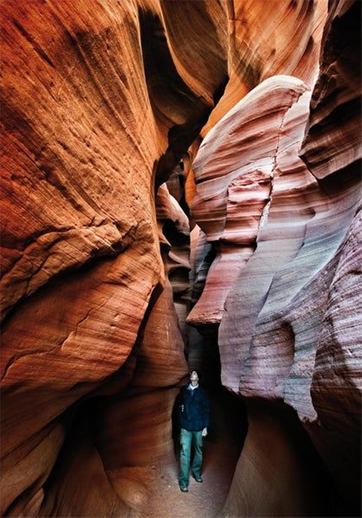 El Antelope Canyon (a la
izquierda), en Page, un espectacular desfiladero
de dos metros de ancho y u