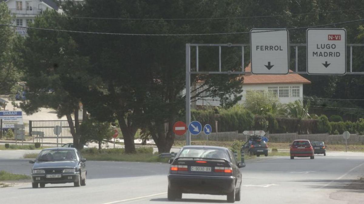 Cruce de la Nacional VI con la carretera de Ferrol.   | // VÍCTOR ECHAVE