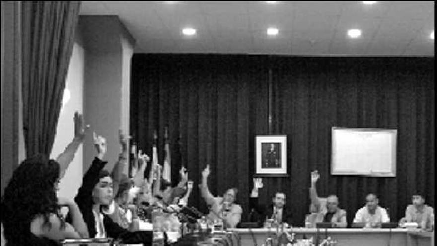 Imagen de

 archivo del pleno de El Campello, que ayer aprobó rebajar el IBI