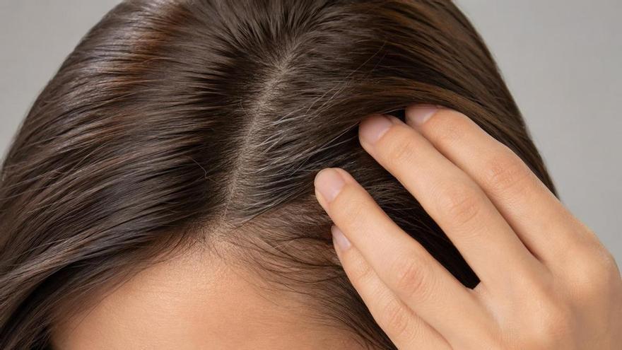 Despídete de las canas: el truco casero para oscurecer el pelo sin teñirse que no pasa de moda