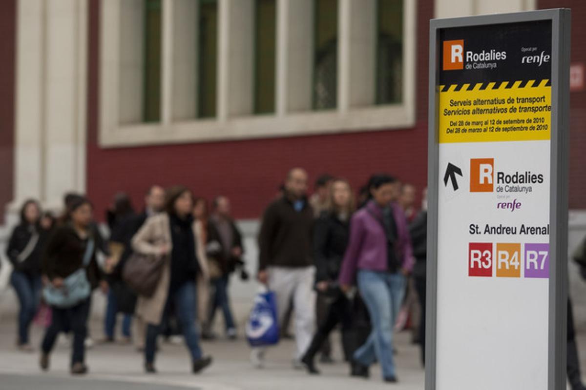 Prueba de fuego. Con la vuelta de la Semana Santa, las alternativas pasarán la prueba de fuego. La L-1, los buses lanzadera por la Meridiana y otros eventuales transportes en origen deberán absorber las 57.000 personas que usan cada día estas estaciones.