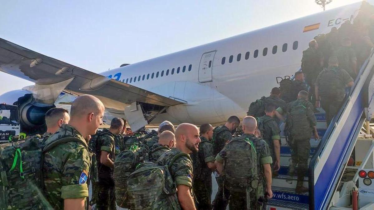 La primera rotación del contingente de la Brigada Guzmán el Bueno ha partido este viernes a Letonia.