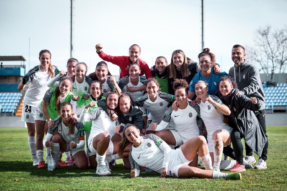 Las jugadoras del Badalona celebran el pase a semis de la Copa de la Reina