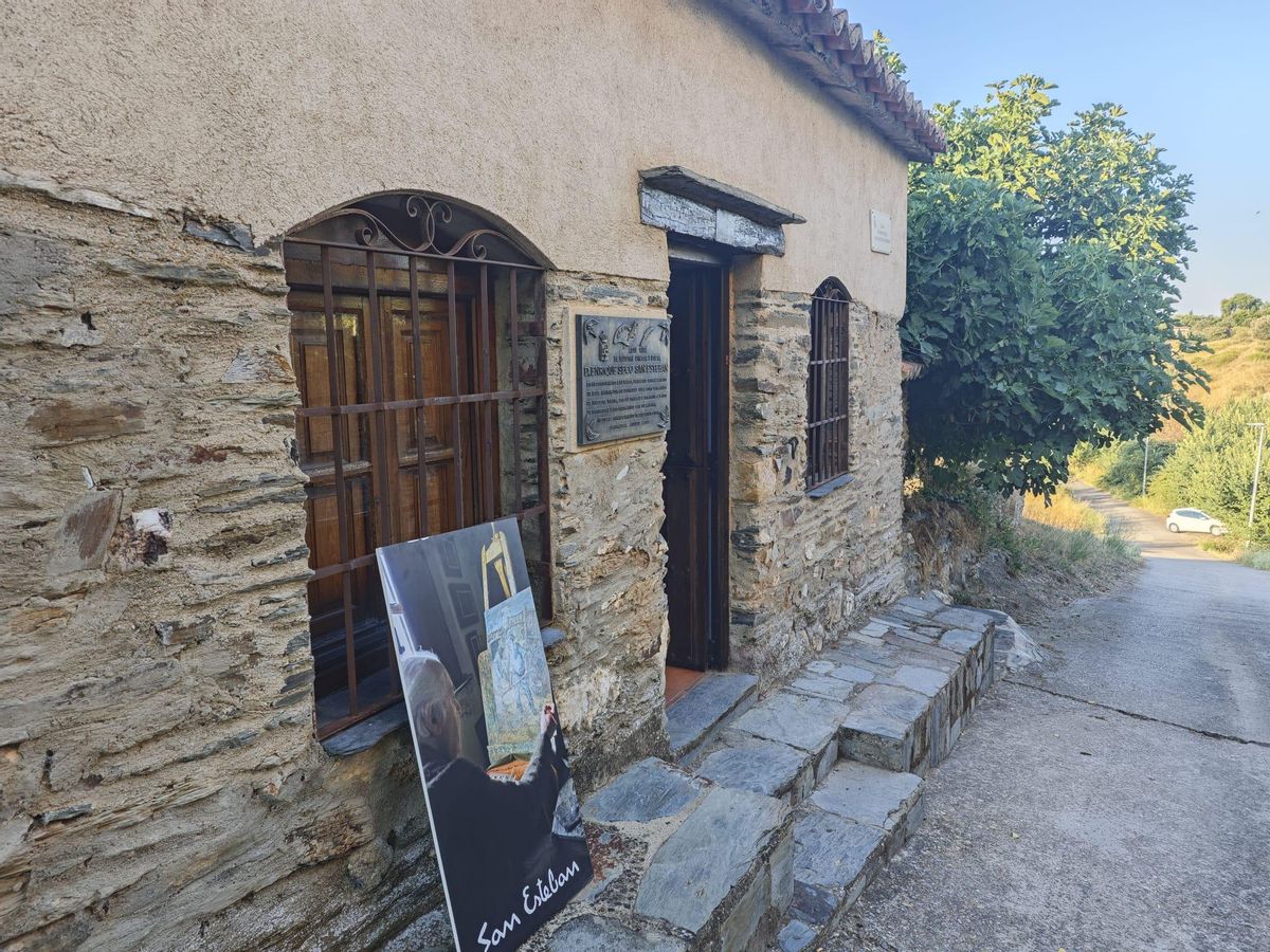 Exterior de la vivienda del artista.