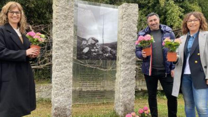 Caldas homenajea a Rosalía y es ya mecenas de su Fundación