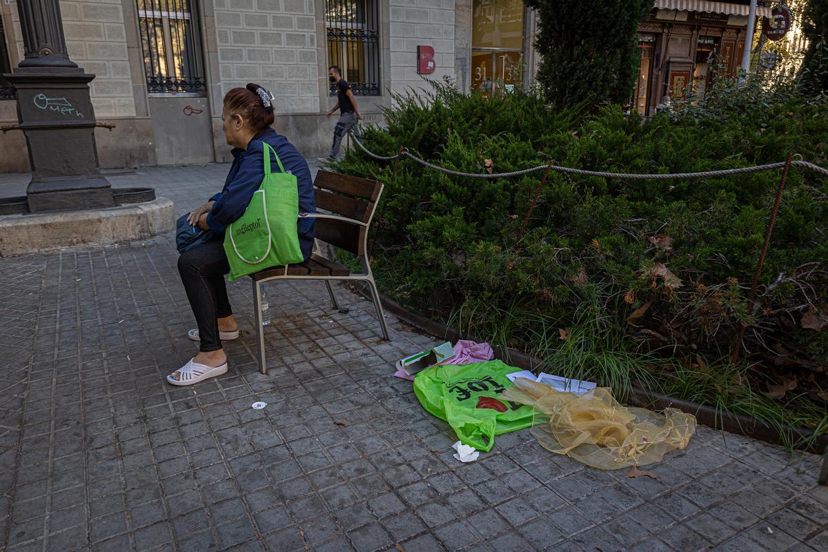 Basura en una calle del Eixample.