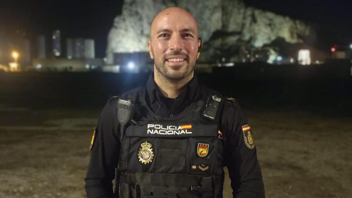 Un policía de A Coruña ayuda a dar a luz a la mujer de un compañero antes de que lleguen los sanitarios