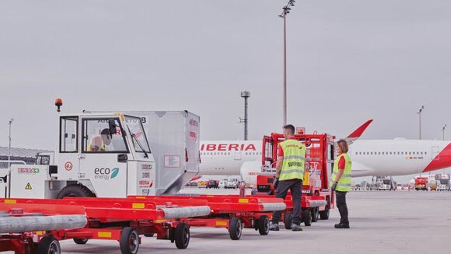 Retrasos de más de una hora por la huelga de servicios de asistencia en tierra de Iberia.