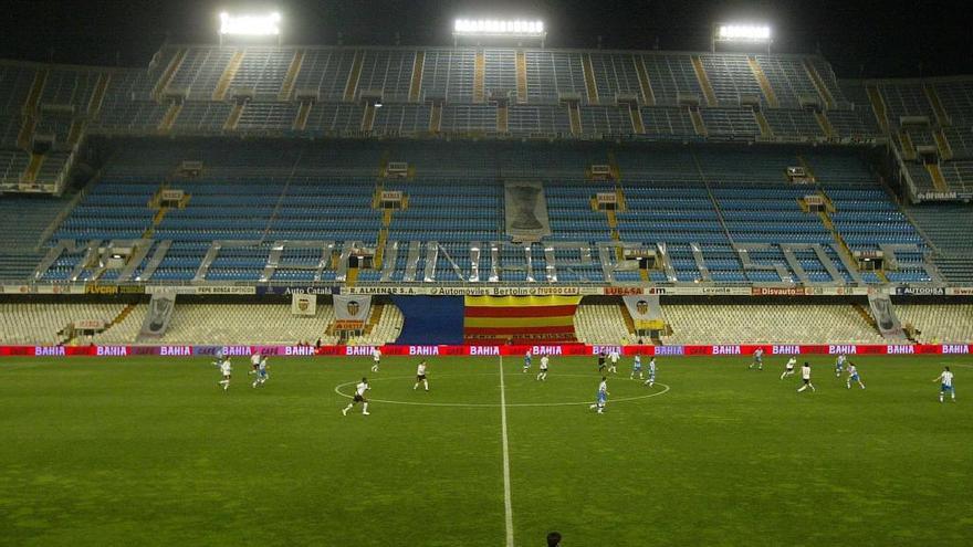 Imagen de los 45 minutos a puerta cerrada del Valencia-Deportivo de Copa jugado en 2006.