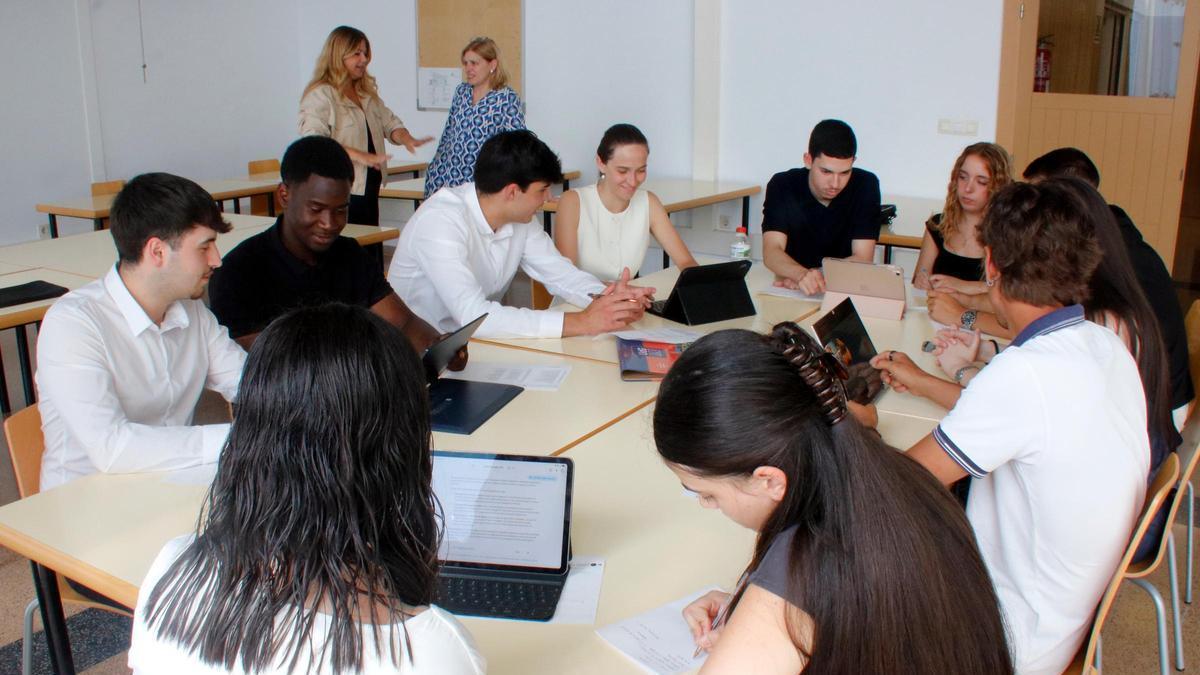 Un grup d'estudiants de la UdG en una imatge recent