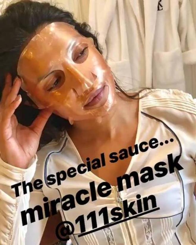 ¿Por qué  cada una de las celebridades que seguimos en Instagram usa esta mascarilla para la cara?