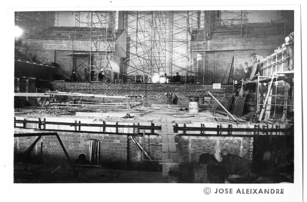 La imagen, captada el 27 de marzo de 1987, muestra el estado del escenario del auditorio, a menos de un mes de su inauguración.