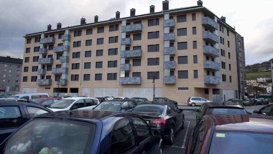 El edificio de viviendas de Langreo Centro, el último de promoción pública construido en el Valle.