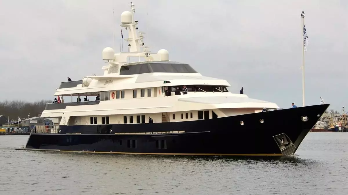 Lady Esther, el megayate de lujo de Boluda ya está en Ibiza