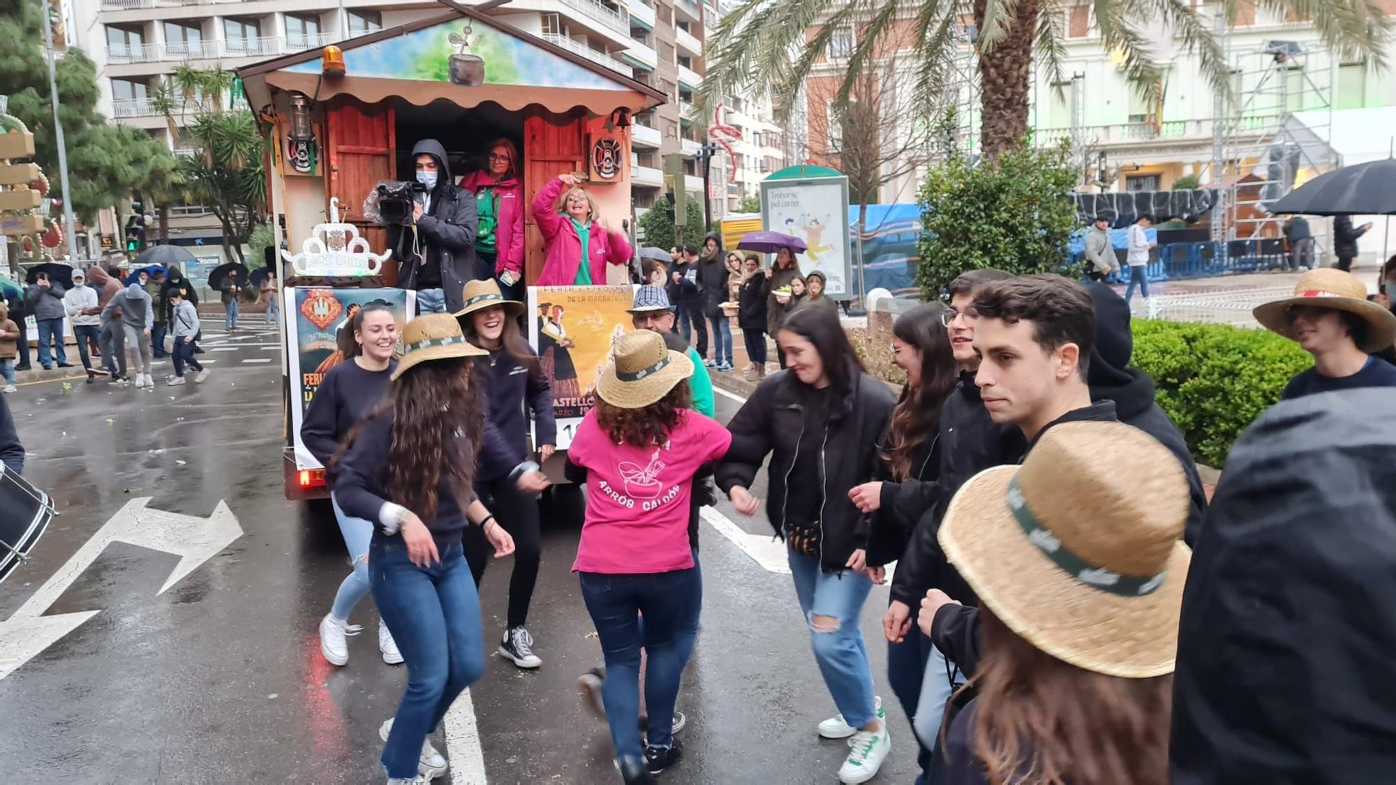 La Magdalena en imágenes: Castellón disfruta de las fiestas pese al mal tiempo