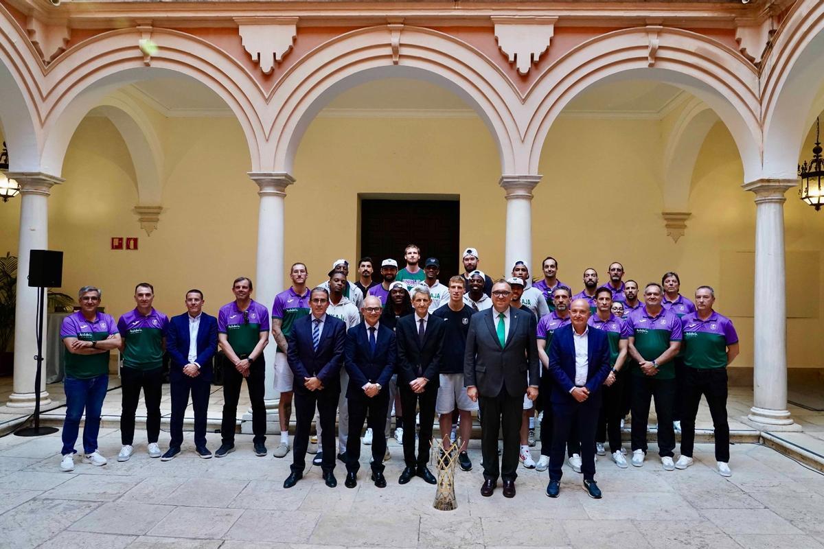 El Unicaja tuvo una visita privada a la Fundación Bancaria.