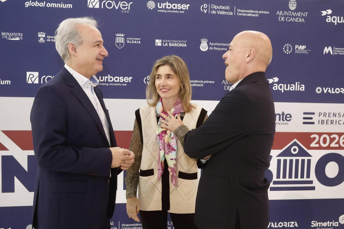 Ainhoa Moll, junto a Ricardo Gavaldón y a Joan-Carles Martí.
