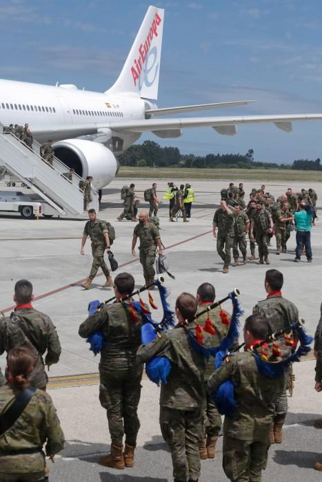 Llegada al aeropuerto de Asturias de los militares procedentes de Polonia