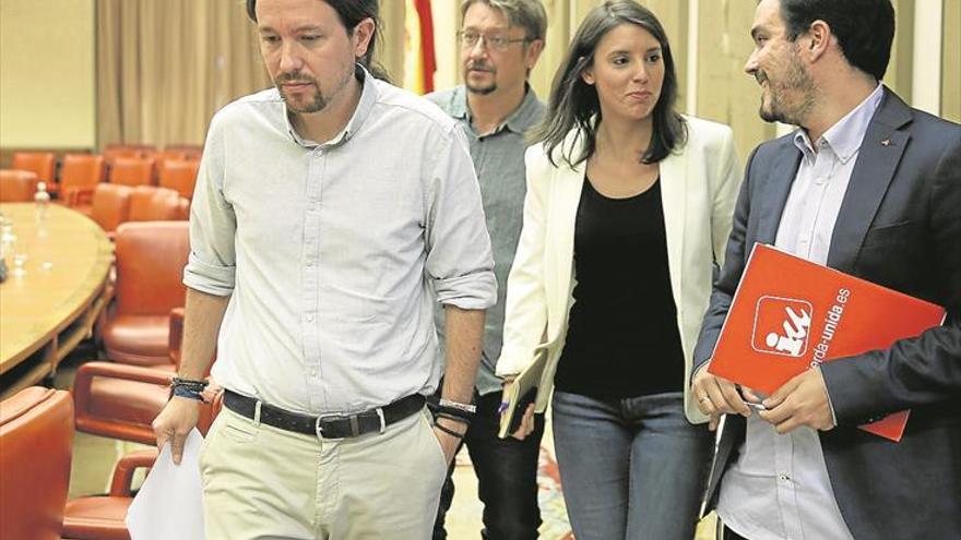 IU agita el desgaste de Podemos y propone renegociar la alianza