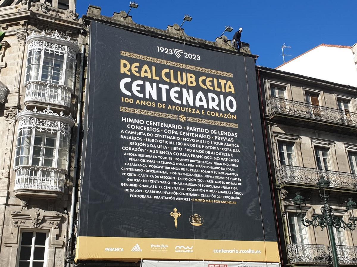 El cartel desplegado en Urzáiz