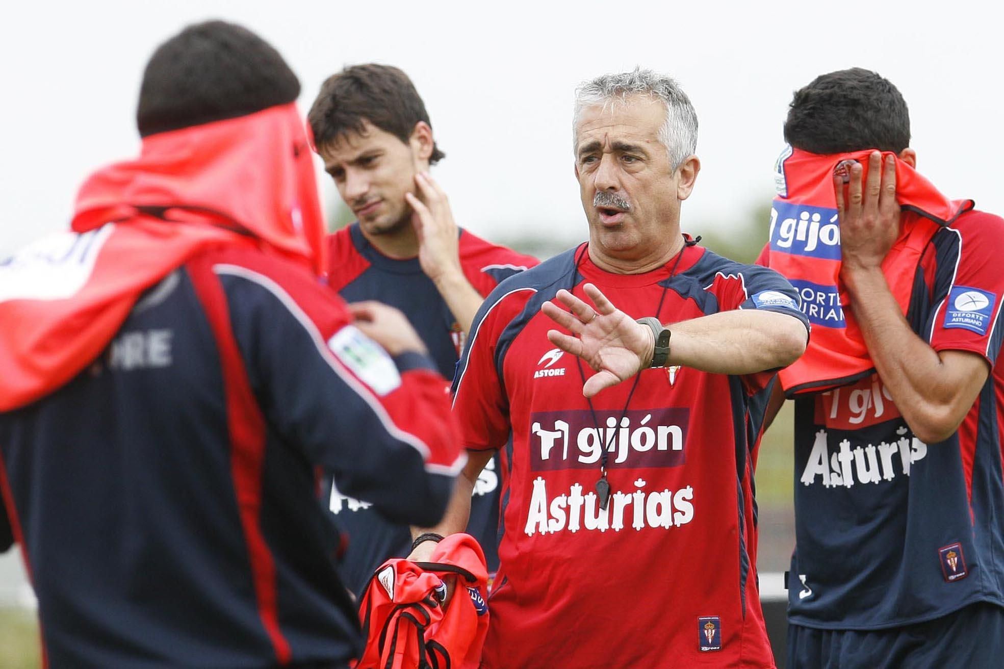En imágenes: un repaso visual a la trayectoria de José Ángel "Cote" en el Sporting